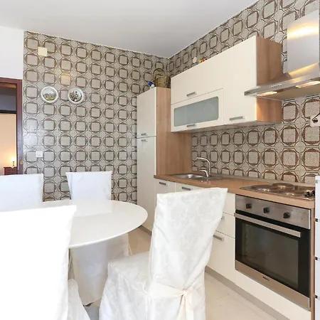 2 Bedroom Stunning In Stanici Apartment *