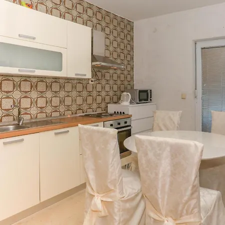 Apartment 2 Bedroom Stunning In Stanici *