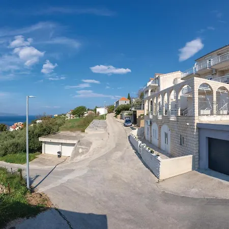 Apartment 2 Bedroom Stunning In Stanici *