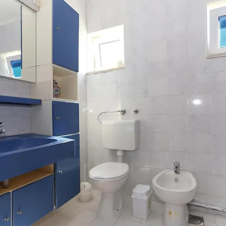 Apartment 2 Bedroom Stunning In Stanici *